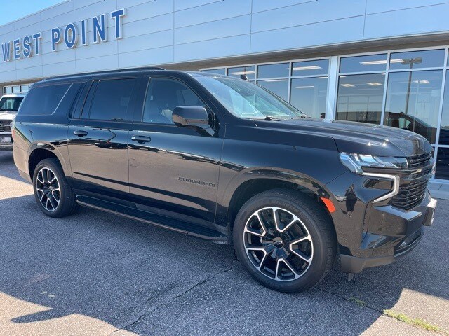 2023 Chevrolet Suburban RST photo 2