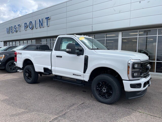 2025 Ford F-350 photo 2