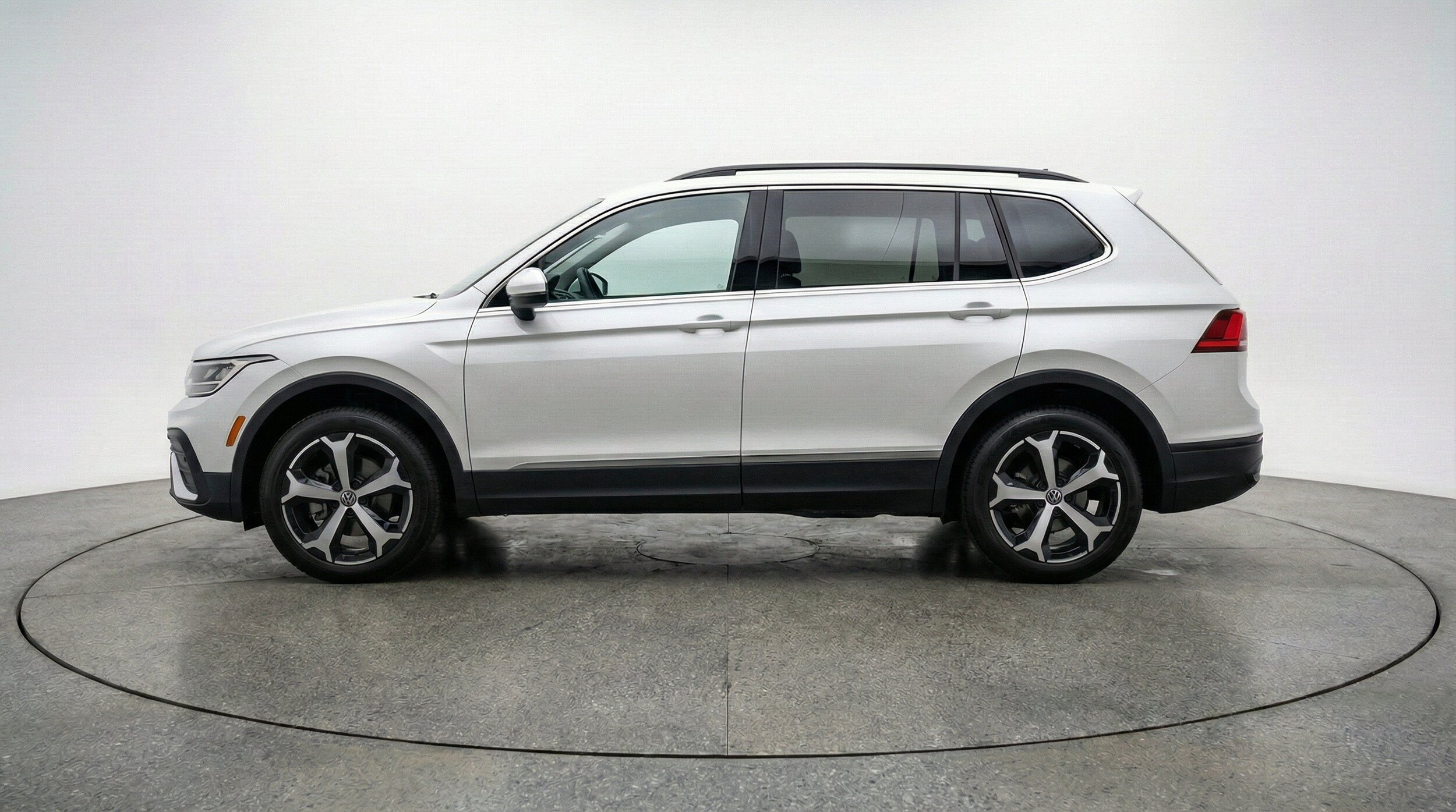 Thumbnail: 2026 Volkswagen Tiguan - 5