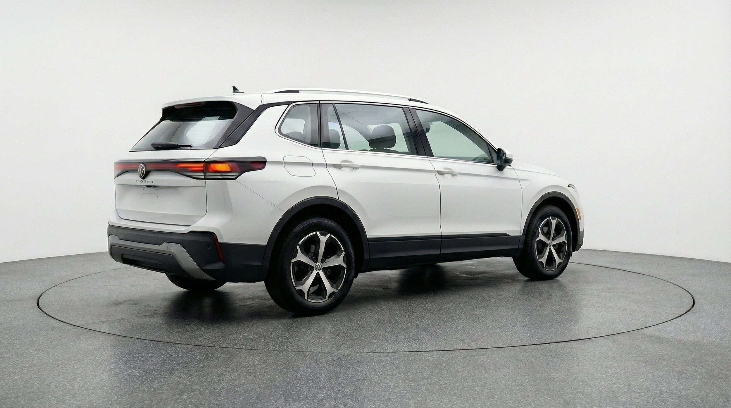 Thumbnail: 2026 Volkswagen Tiguan - 9
