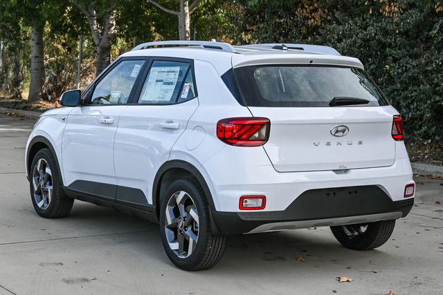 2026 Hyundai Venue SEL photo 3