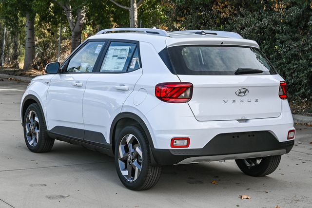 2026 Hyundai Venue SEL photo 6