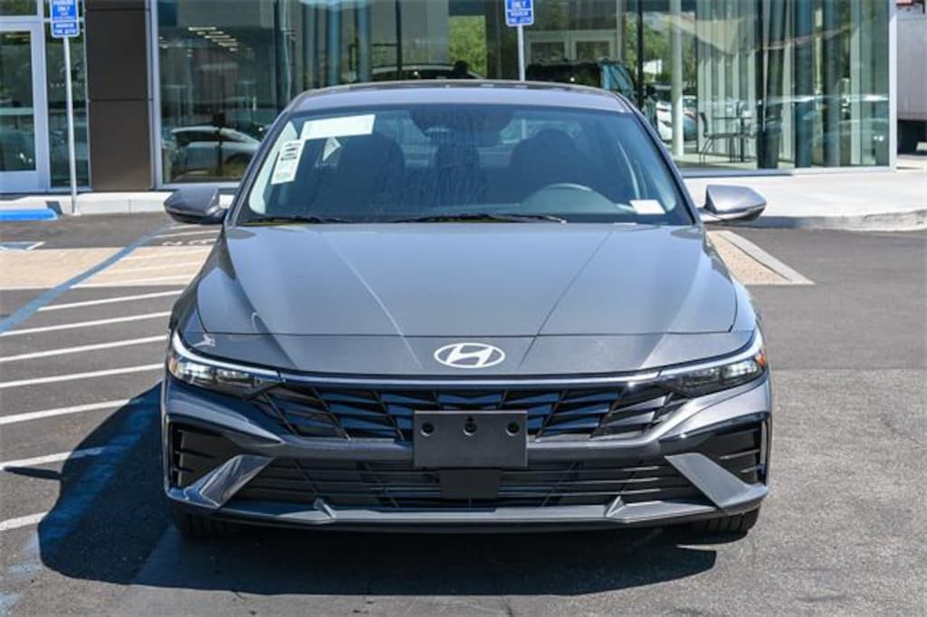 New 2025 Hyundai Elantra Limited Sedan