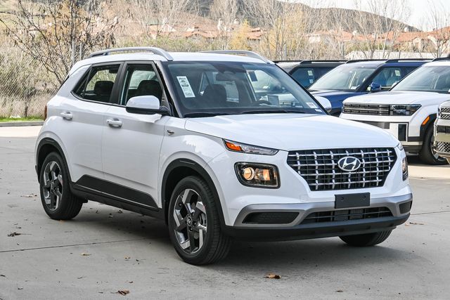2026 Hyundai Venue SEL photo 2