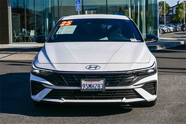 2025 Hyundai Elantra SEL Sport photo 2