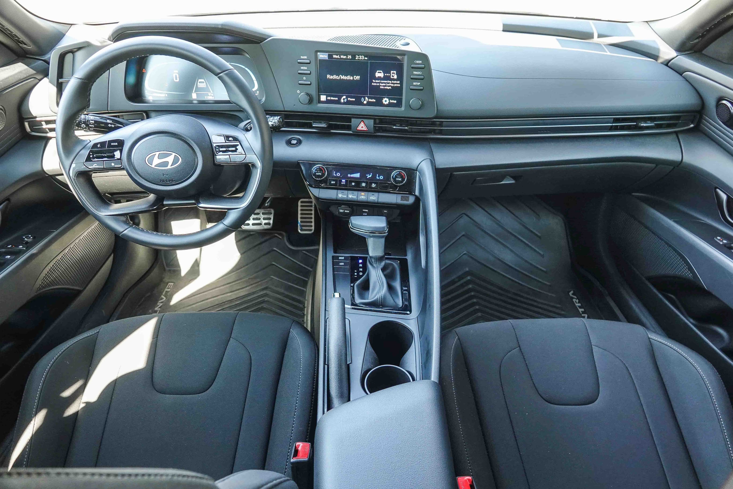 2025 Hyundai Elantra SEL - Photo 11