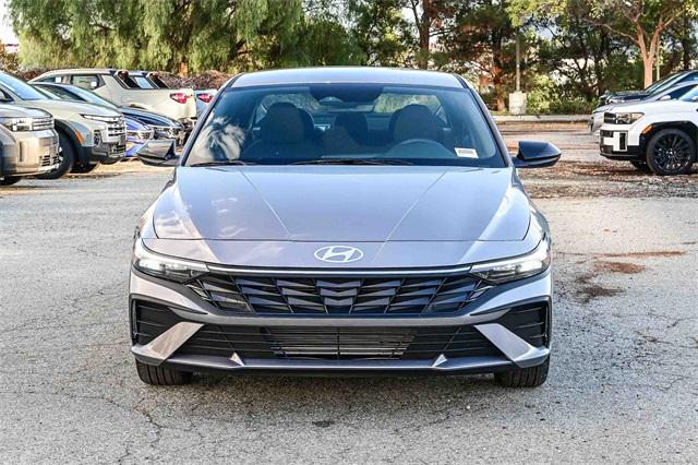 2026 Hyundai Elantra SEL Sport photo 2