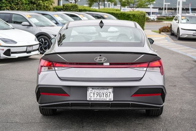 2025 Hyundai Elantra SEL Sport Certified photo 3