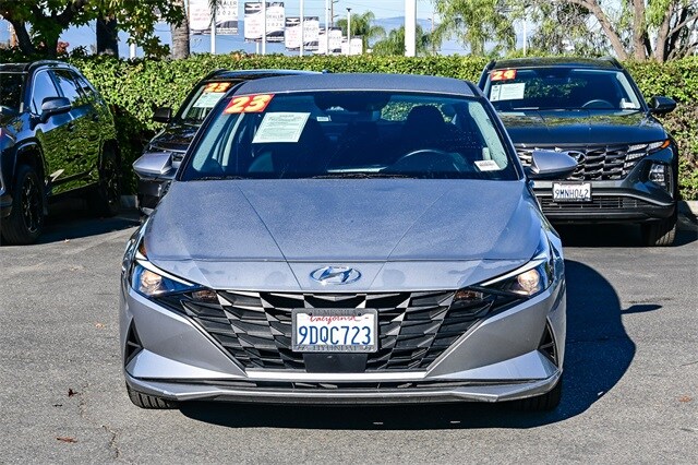 2023 Hyundai Elantra SEL Convenience photo 2