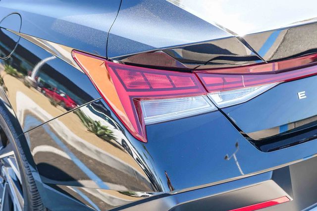 2024 Hyundai Elantra SEL Certified photo 3