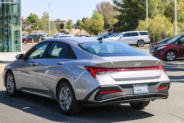 2026 Hyundai Elantra Blue - Photo 8