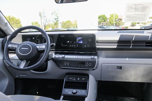 2025 Hyundai Kona EV SEL - Photo 16