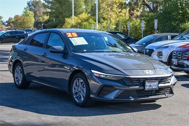 2025 Hyundai Elantra Hybrid Blue photo 2