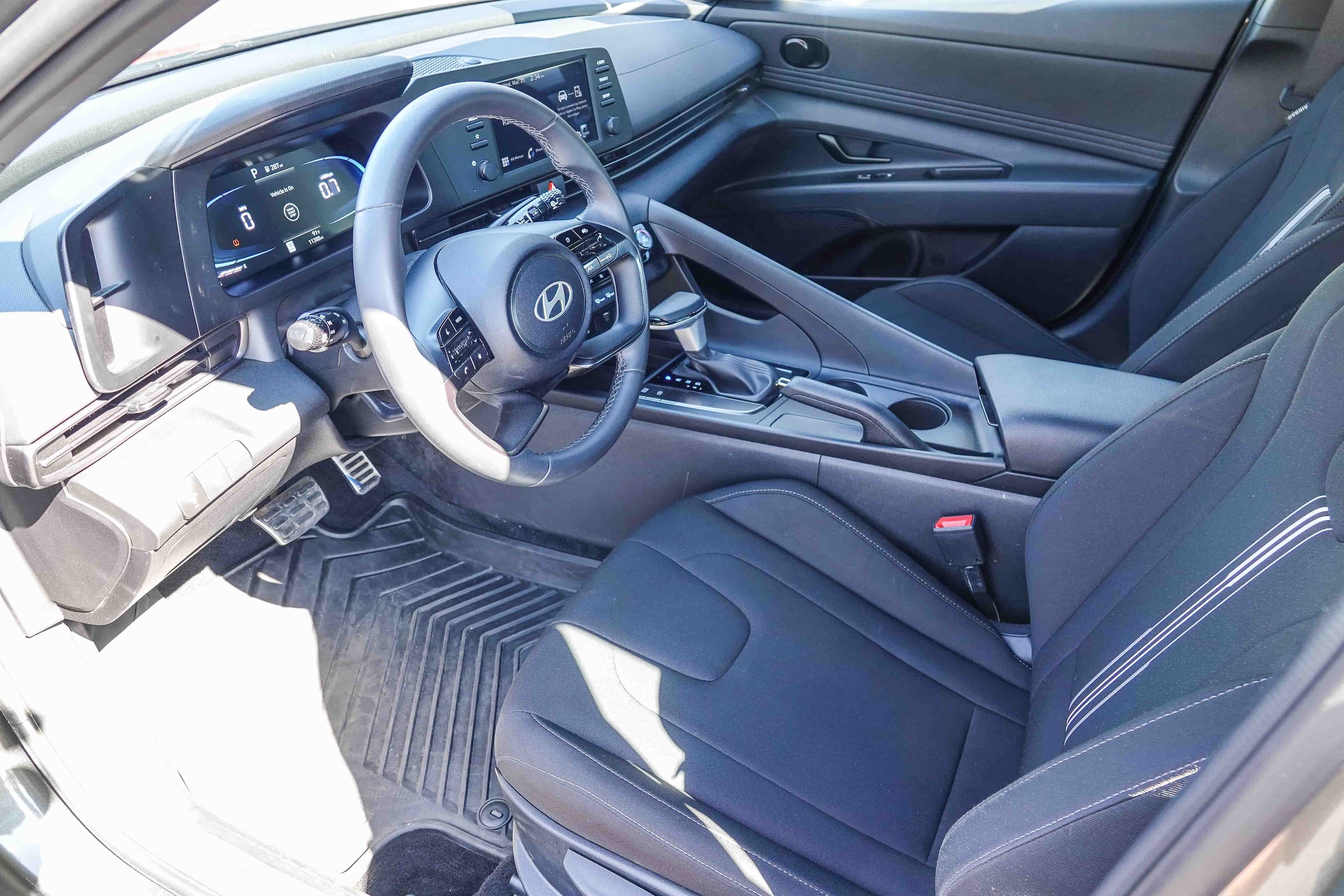 2025 Hyundai Elantra SEL - Photo 16