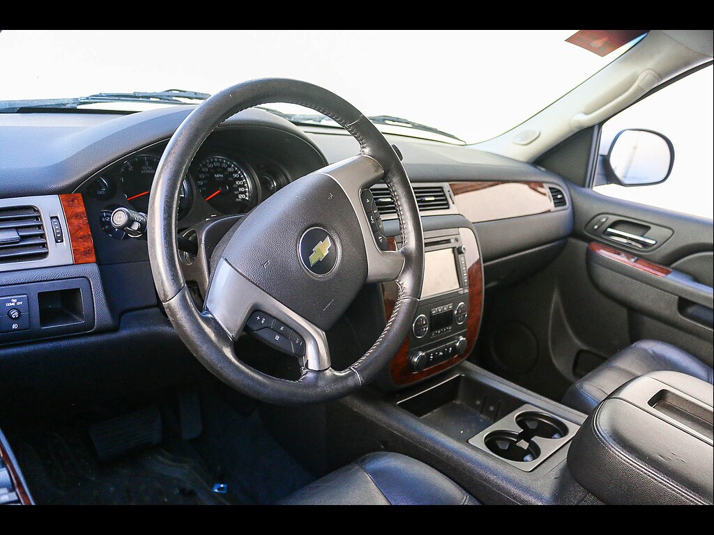 2013 Chevrolet Suburban LT - Photo 9