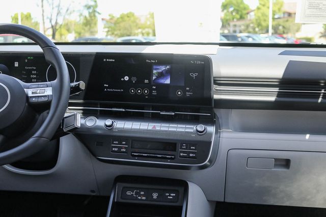 2025 Hyundai Kona EV SEL - Photo 17