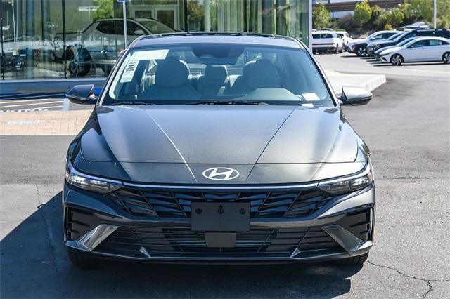 2025 Hyundai Elantra Limited photo 2