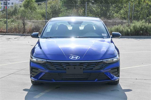 2025 Hyundai Elantra SEL Sport photo 2