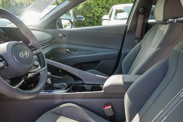 2025 Hyundai Elantra SEL - Photo 18