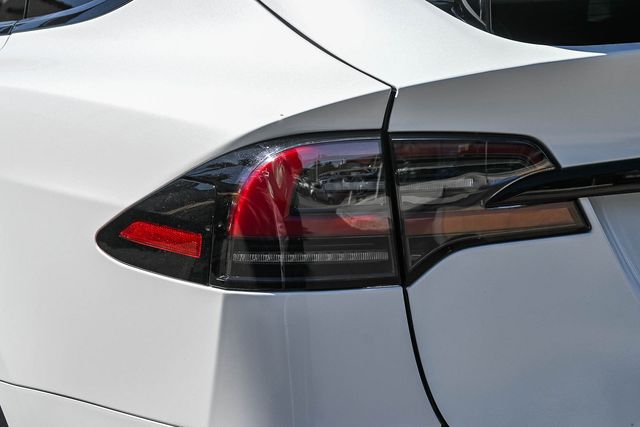 2022 Tesla Model X Base photo 3