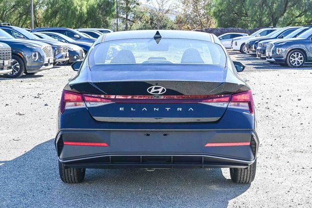2026 Hyundai Elantra SE - Photo 6