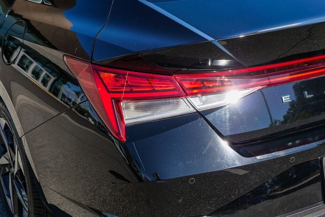 2023 Hyundai Elantra Limited Certified photo 3