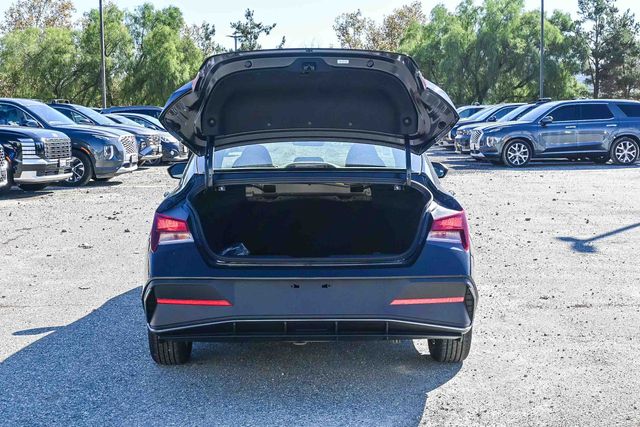 2026 Hyundai Elantra SE - Photo 9