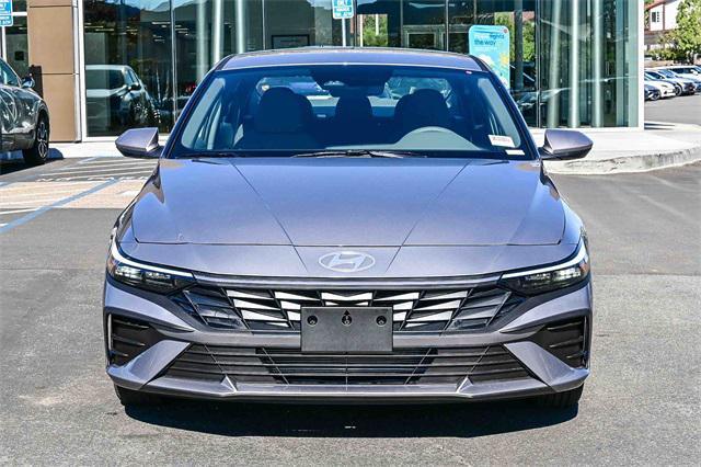 2026 Hyundai Elantra SE photo 2
