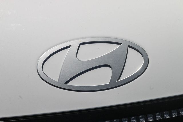 2025 Hyundai Kona EV SEL - Photo 7