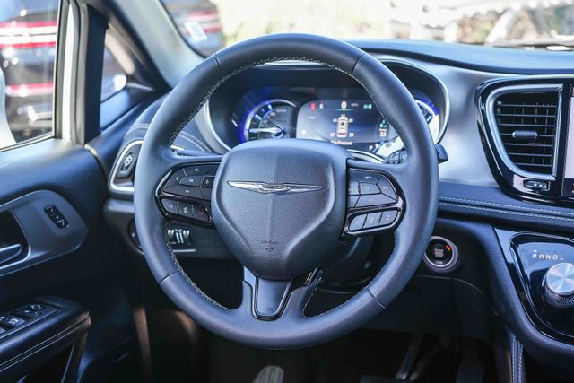 2022 Chrysler Pacifica Hybrid Limited - Photo 17