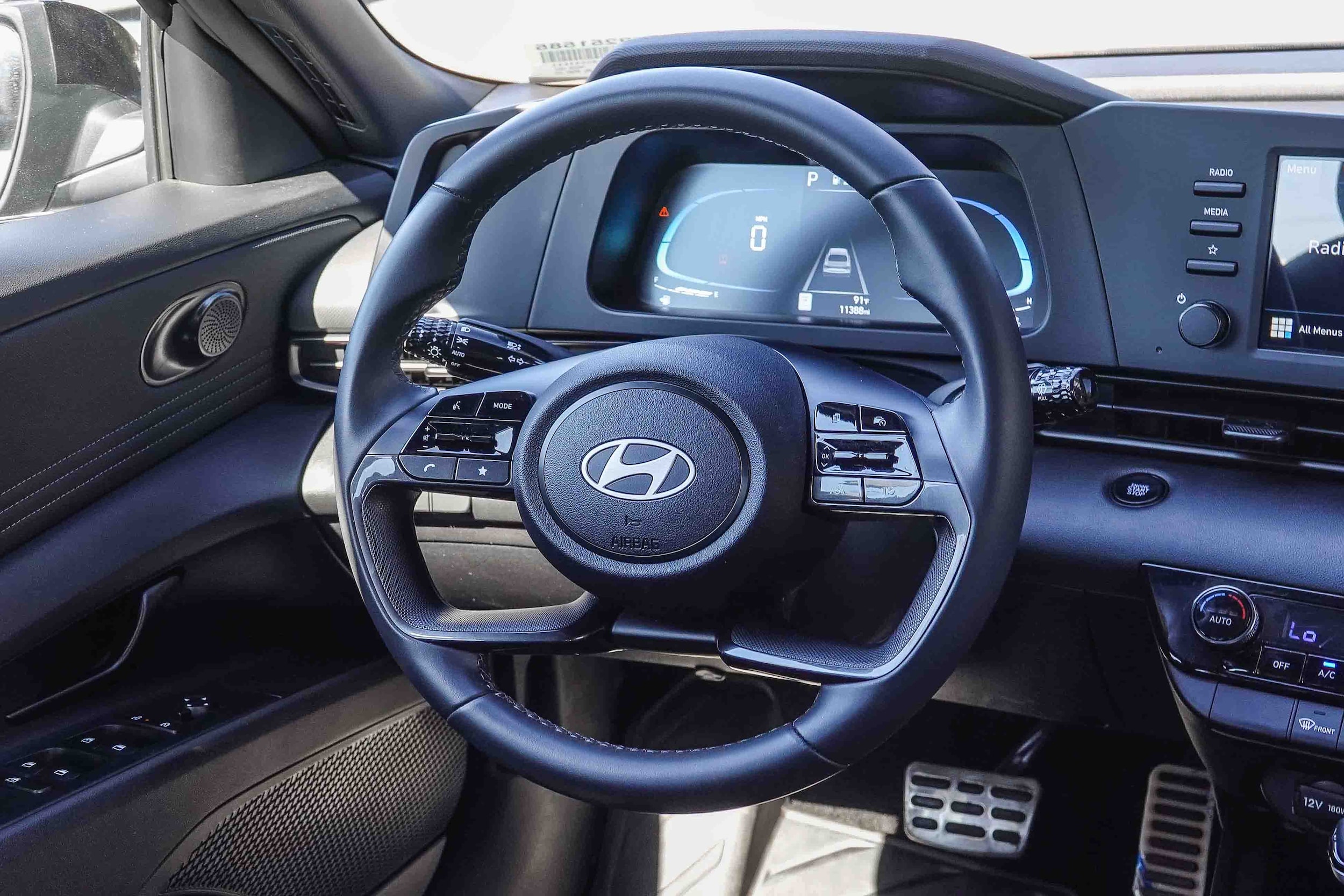 2025 Hyundai Elantra SEL - Photo 14