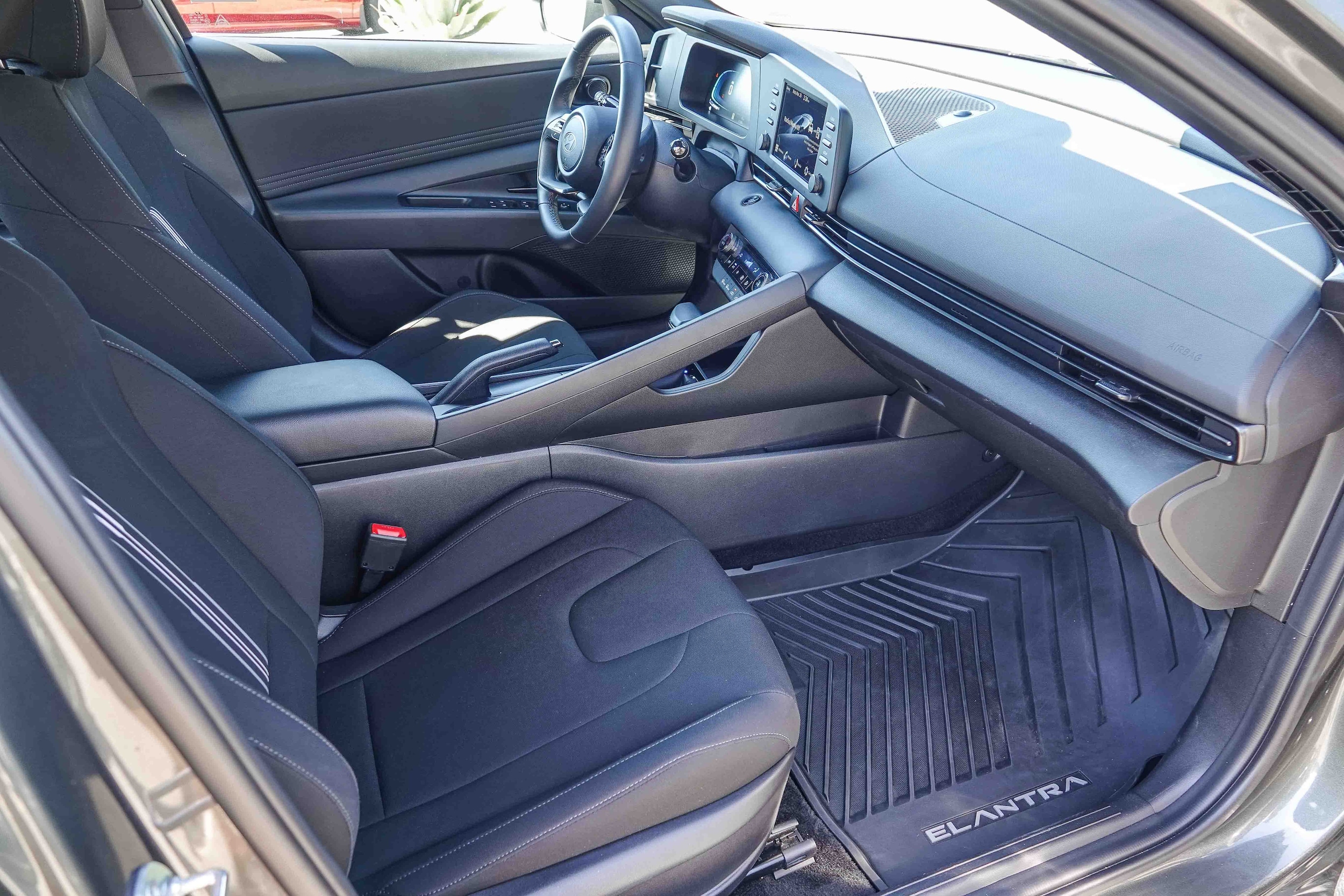 2025 Hyundai Elantra SEL - Photo 15