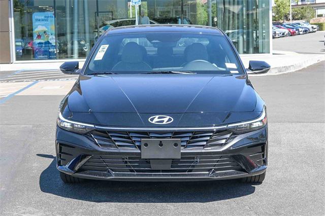 2025 Hyundai Elantra Hybrid Limited photo 2