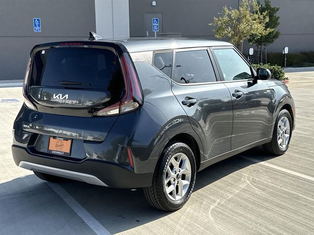 2024 Kia Soul LX photo 2