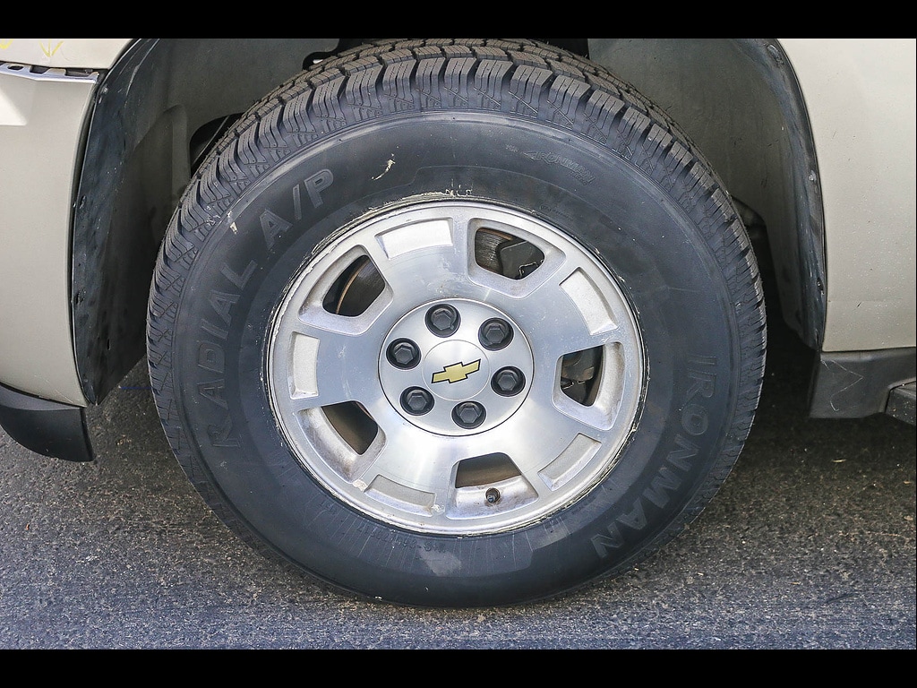 2013 Chevrolet Suburban LT - Photo 7