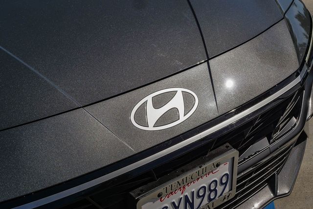 2025 Hyundai Elantra SEL - Photo 12