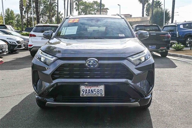 2022 Toyota RAV4 Hybrid SE photo 2