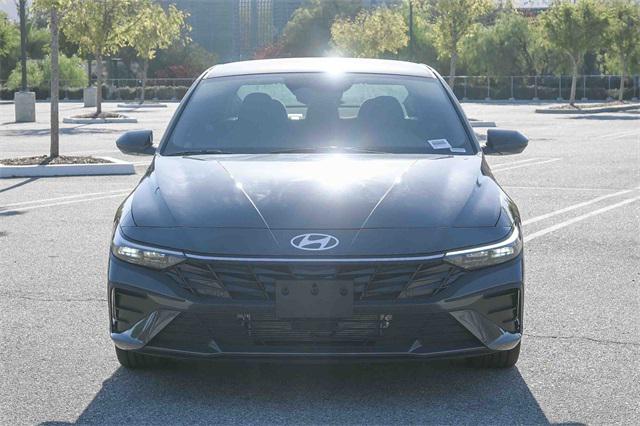 2026 Hyundai Elantra Hybrid SEL Sport photo 2