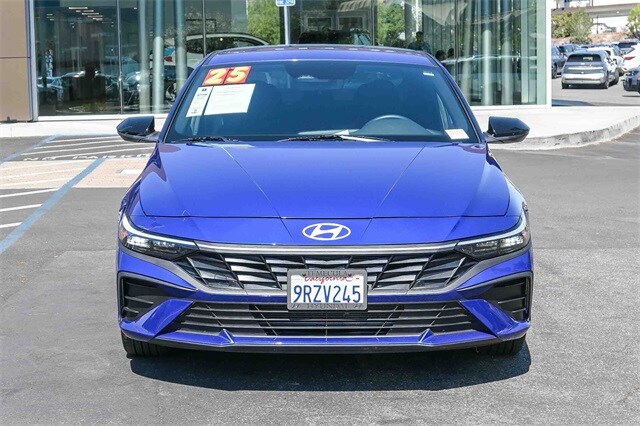 2025 Hyundai Elantra SEL Sport photo 2
