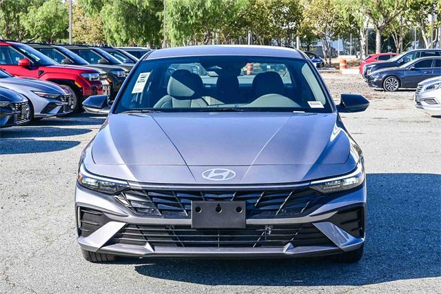 2026 Hyundai Elantra Hybrid SEL Sport photo 2