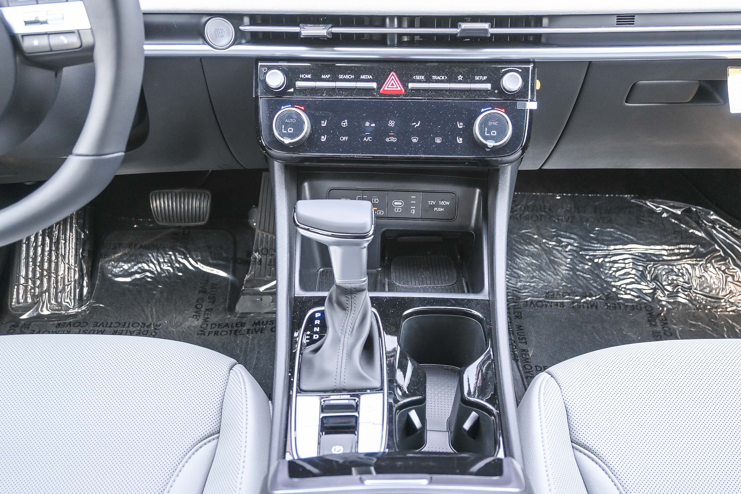 2025 Hyundai Santa Cruz Limited - Photo 14