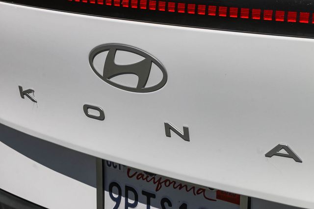 2025 Hyundai Kona EV SEL - Photo 13