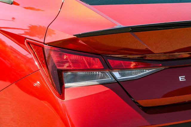 2025 Hyundai Elantra SEL Sport Certified photo 3