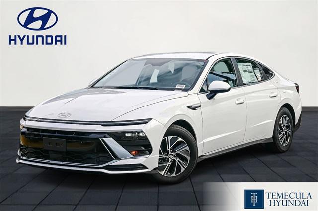 2026 Hyundai Sonata Hybrid Blue's photo