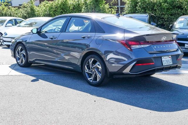 2025 Hyundai Elantra SEL Sport Certified photo 6