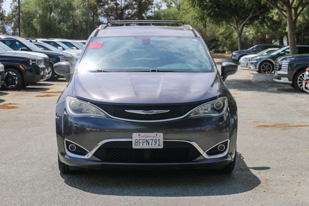 Used 2019 Chrysler Pacifica Touring L Minivan/Van