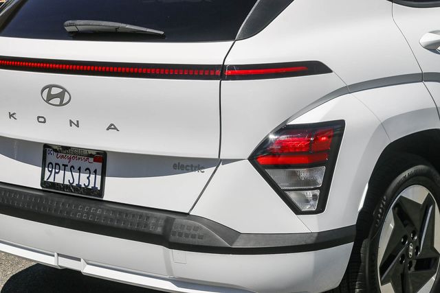 2025 Hyundai Kona EV SEL - Photo 11