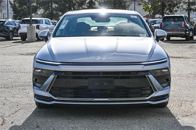 2025 Hyundai Sonata Hybrid Limited photo 2