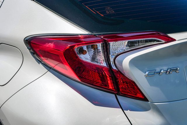 2020 Toyota C-HR XLE photo 3