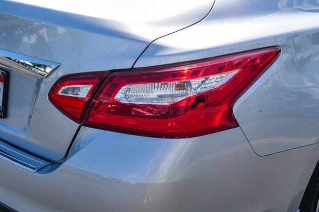 2016 Nissan Altima 2.5 S photo 3